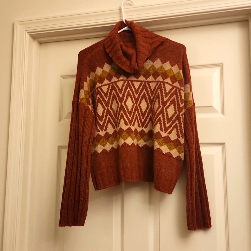 Super cute slightly cropped sweater